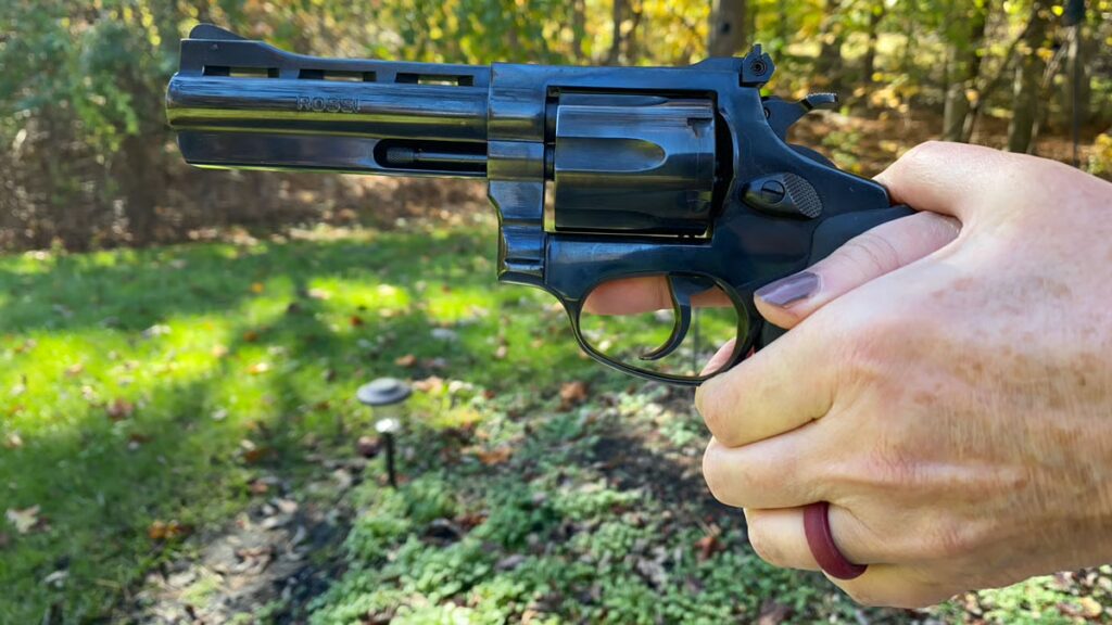 impugnare un revolver