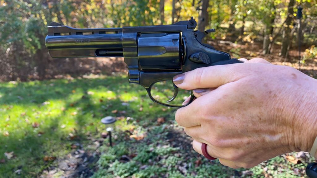 impugnare un revolver