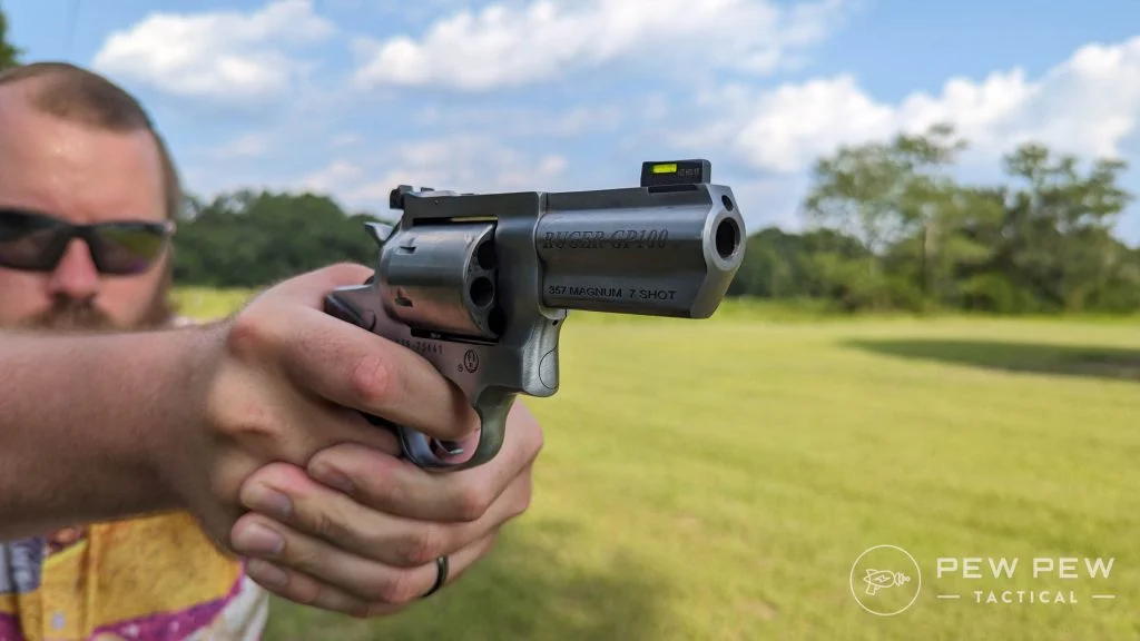impugnare un revolver